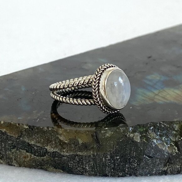 Sterling Silver 925 Oval Bezel Set Moonstone Twisted Split Shank Ring Sz 4.5 - Picture 4 of 16
